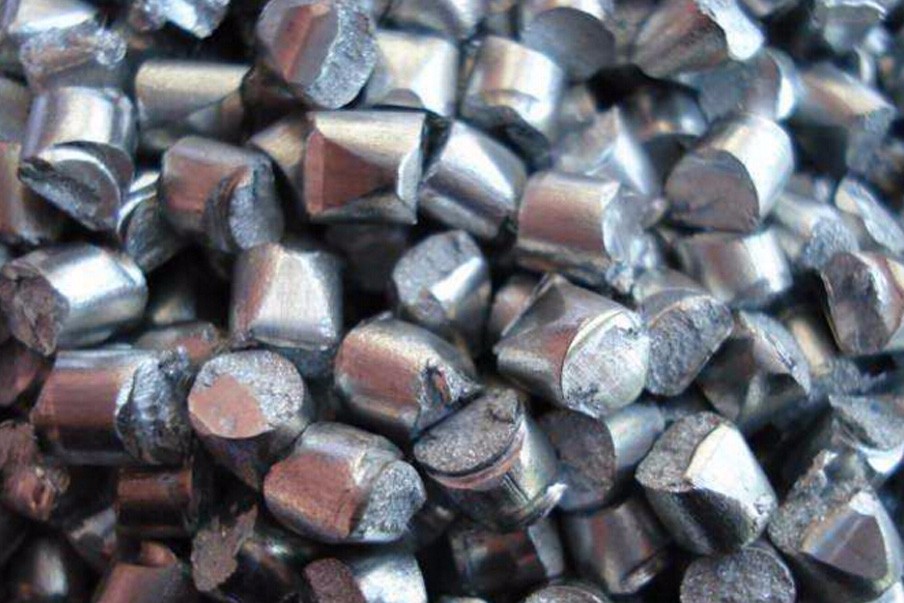 鋅產(chǎn)能過(guò)剩價(jià)格面臨下調(diào)風(fēng)險(xiǎn)！